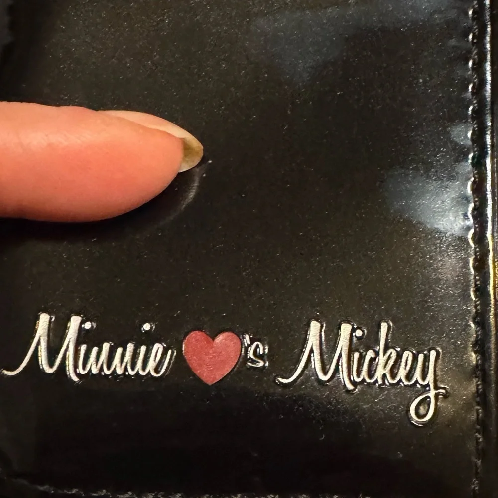 Disney Parks Boutique Mickie ❤️Minnie Embossed Red&Black large zip wallet♥️ EUC